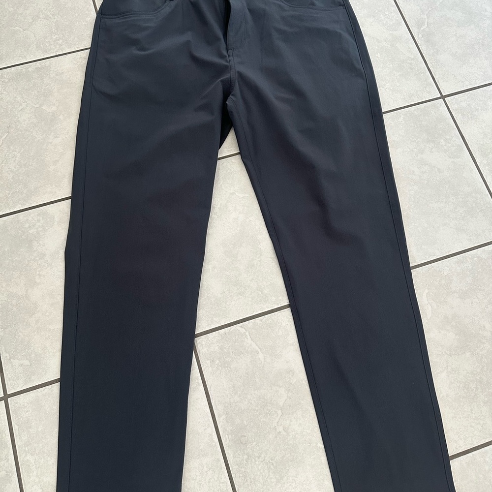Vuori Men's Dark Gray 5 pocket pants